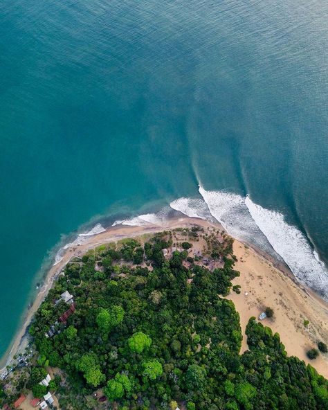 SW swell beginning to fill in along a reef in Sri Lanka. Link in bio for more ☝️#tistheseason ? Arugam Bay, Secret Beach, Amazing Travel Destinations, Island Travel, Drone Photography, Drones, Beautiful World, Sri Lanka, Travel Blogger