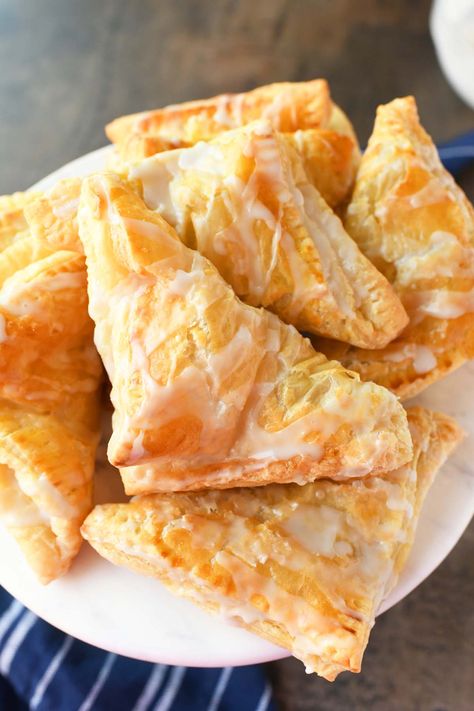 Lemon Turnovers, Lemon Puff Pastry, Puff Pastry Turnovers, Pastry Turnovers, Lemon Blueberry Pound Cake, Lemon Cake Mix Cookies, Puff Pastry Filling, Turnover Recipes, Lemon Pie Filling