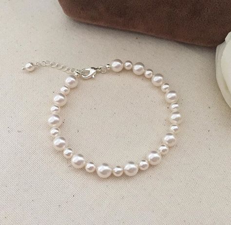 Wedding Pearl Bracelet, Pearl Necklace Tutorial, Pulseras Kandi, Swarovski Pearls Bracelet, Pearl Earrings Designs, Bridal Bracelet Pearl, Pearl Bracelet Wedding, Bracelet Pearl, Bracelet Wedding