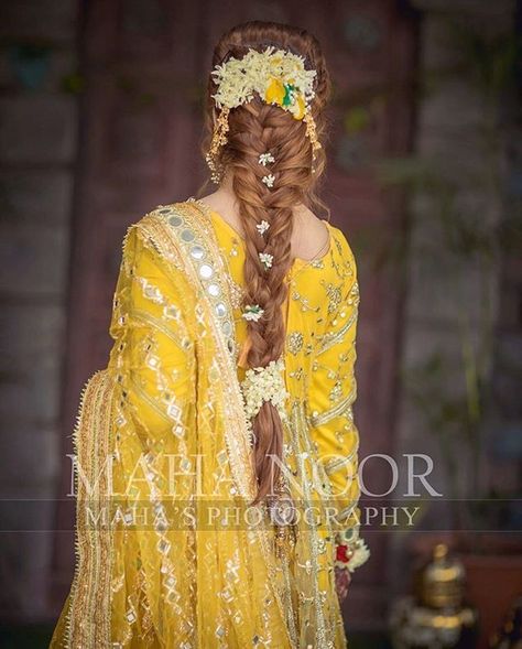 Stunning Hairstyle Inspirations From Pakistani Brides! | WedMeGood Mehndi Hairstyles For Bride Sister, Beautiful Dpz, Pakistani Bridal Hairstyles, Mehndi Hairstyles, Pakistani Brides, Brides Sister, Couple Dps, Bridal Mehndi Dresses, Hair Details