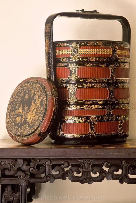 Michael Freeman Photography | Chinese wedding basket.  Traditionally, these baskets are supplied with flaky, colourful pastries and distributed by the bride's family as an announcement of the upcoming wedding. Chinese Element, Asian Furniture, Chinese Decor, Chinese Furniture, Chinese Design, Chinoiserie Chic, Asian Design, Asian Decor, Chinese Wedding