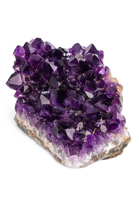 Click here to learn about the best crystals for self love and confidence. These stones for love, abundance, and manifestation are not only beautiful but have many powerful and positive metaphysical and healing properties for helping you live your best high vibe life. #crystals Amethyst Crystal Aesthetic, Art Mindmap, Stones For Love, Crystals For Self Love, Amethyst Aesthetic, Energy Muse, Powerful Crystals, Opening Your Third Eye, Crystals Amethyst