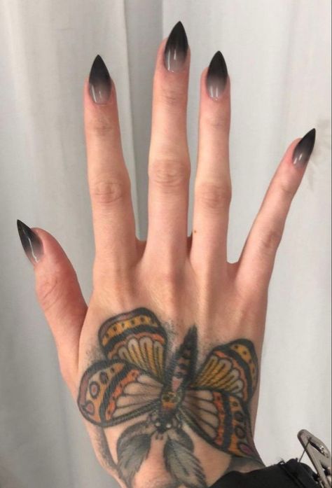 Morticia Addams Inspired Nails, Short Sharp Black Nails, Moody Nails Grunge, Goth Nails Simple, Silly Nails, Vampire Nails, Black Ombre Nails, Stilleto Nails Designs, Stiletto Nails Short