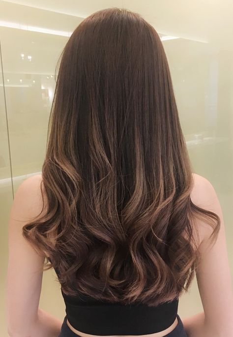 Straight Hair On Saree, Curls With Saree, Hair Curled At The Ends, Straight Hair With Curly Ends, Farewell Hairstyles, Babyliss Hairstyle, Loose Wavy Curls, Loose Curls Hairstyles, Hair Style On Saree