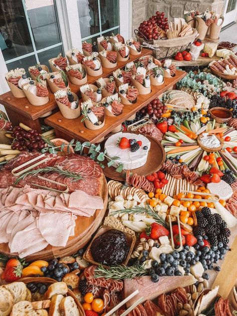 Boho Food Table, Charcuterie Grazing Table, Boho Food, Boho Brunch, Charcuterie Cups, Party Food Buffet, Brunch Table, Charcuterie Inspiration, Grazing Table