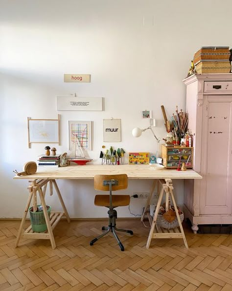 Interior Designer Workspace, Art Studio Desk Ideas, Office Studio Space, Mittback Ikea Desk Hack, Art Office Ideas, Ikea Mittback Hack, Art Studio In Living Room, Small Artist Desk, Ivar Desk Home Office