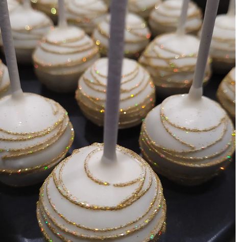 Val's Cake Pop's (@valscakepops) • Instagram photos and videos Pearl Cake Pops, Glitter Cake Pops, White Cake Pops, 20 Birthday Cake, Pearl Cake, Oscars Party, Cake Inspo, Dessert Bar, 25th Birthday