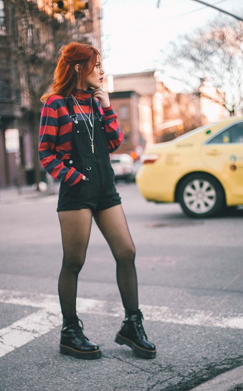 Red Stripes - Le Happy : Le Happy Punk Girl Fashion, Mode Edgy, Look Grunge, Tokyo Street Fashion, Grunge Look, Foto Poses, Punk Outfits, Alternative Outfits, Mode Inspo