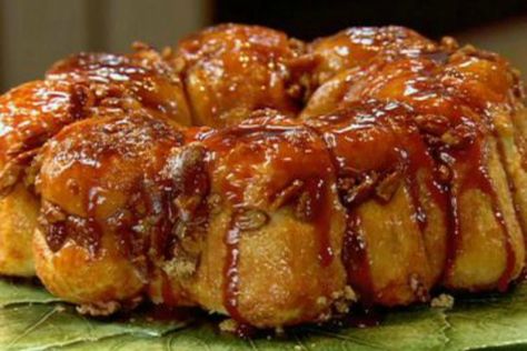 Caramel Monkey Bread, Caramel Sticky Buns, Frozen Dinner Rolls, Paula Deen Recipes, Breakfast Rolls, How To Make Biscuits, Canned Biscuits, Coffee Cakes, Sticky Buns