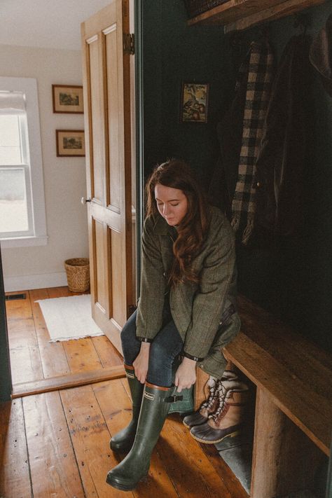 English Country Gift Guide — One Gal Explorer Horse Ranch Outfit, English Country Capsule Wardrobe, English Countryside Aesthetic Fashion, Vermont Aesthetic Outfit, Homestead Outfits, English Country Outfits Women, English Countryside Outfit, English Country Style Outfits, English Country Christmas