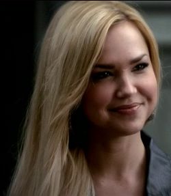 Lexi from the Vampire Diaries think she's soo pretty  & really love her character!! Lexi Branson, Arielle Kebbel, The Salvatore Brothers, Vampire Shows, Candice King, Vampire Diaries Quotes, Vampire Diaries Wallpaper, Original Vampire, Vampire Diaries Cast