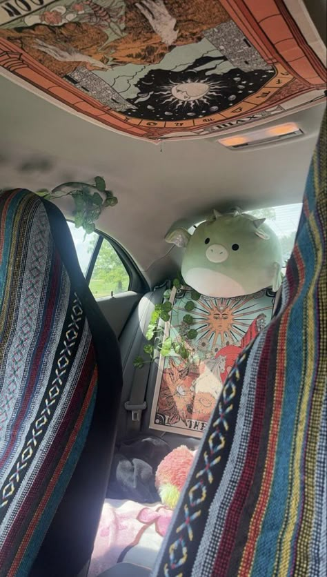 Combi Hippie, Car Interior Diy, Car Decor Ideas, Car Vibes, Hippie Car, Inside Car, Girly Car Accessories, Car Deco, Cool Car Accessories