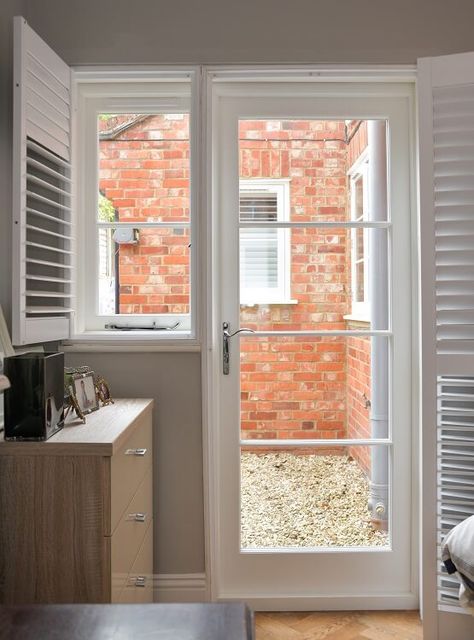 Window Beside Door, Kitchen Doors To Outside, Kitchen Back Door Ideas, Backdoor Decor, Modern Kitchen Window Treatments, Back Door Ideas, Kitchen Door Ideas, Door To Patio, Glass Back Door