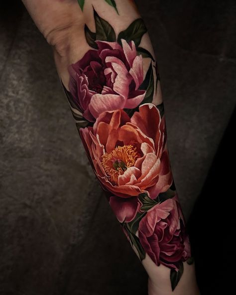 Peonies And Roses Tattoo, Daffodil Tattoo For Men, Colourful Sleeve Tattoo, Peony Tattoo Sleeve, Peony Sleeve Tattoo, Colorful Floral Tattoo, Colorful Peony Tattoo, Realism Floral Tattoo, Womens Sleeve Tattoo Peony