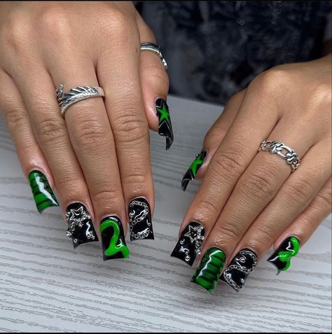 Green Short Acrylic Nails, Uni Nails, Miami Nails, Dark Green Nails, Hard Nails, Green Nail Designs, Young Nails, Green Nail, Short Square Acrylic Nails