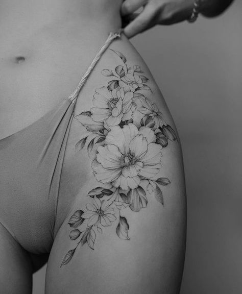 Floral Hip Tattoo, Flower Hip Tattoos, Side Hip Tattoos, Tato Minimal, Hip Thigh Tattoos, Hip Tattoos Women, Tattoos Geometric, Tattoo Women, Wings Tattoo