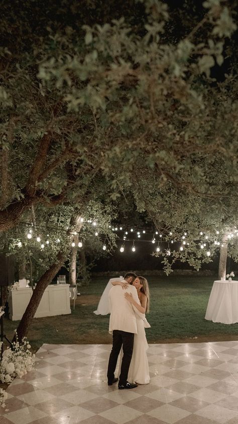 Elegant White Wedding Ideas | Wedding Couples | Austin Texas Wedding Venue | The most elegant Texas wedding with the best classic white wedding decorations! Get inspired by elegant weddings ideas, elegant wedding idea, elegant wedding hairstyles, elegant weddings decor, & elegant weddings decorations. Book The Wayback for your elegant outdoor wedding at waybackaustin.com! Austin Texas Wedding Venues, Wedding Photo Album Layout, Elegant Wedding Hairstyles, White Wedding Ideas, Wedding Locations Outdoor, Classy Wedding Decor, Elegant White Wedding, Classic White Wedding, Hairstyles Elegant