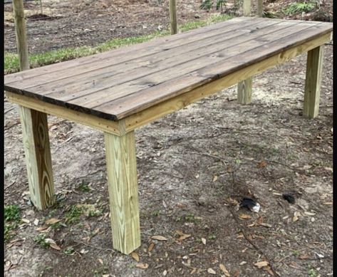 Today I wanted to share how my husband and I made our simple farmhouse diy outdoor table for our new outdoor space! We recently moved so we are starting over from scratch on all of our outdoor spaces! We needed this outdoor table on our new property! It’s easier than you think to create an outdoor table! SUPPLIES:1-4x4x12 for the legs-$186-1x6x8’s deck boards for the top-$333-2x4x10’s for the frame-$142.5 inch exterior screws-$5-had on handGloves-$5-had on handPaper Towels-$1-ha… 4x4 Table Legs, Table Leg Ideas Diy, 2x4 Outdoor Table, Diy Outdoor Dining Table, Outdoor Table Plans, Outdoor Farmhouse Table, Inside Building, Wooden Outdoor Table, Outdoor Wood Table