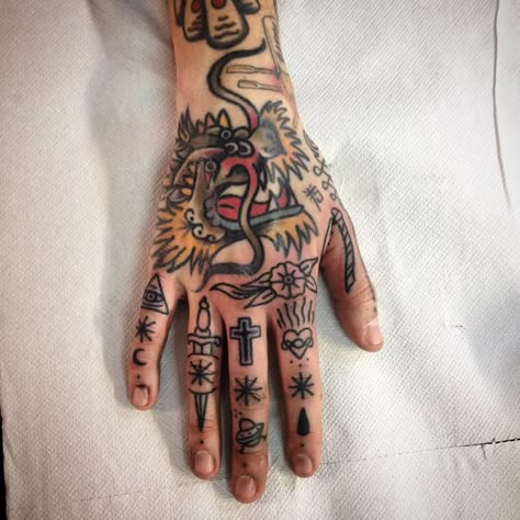 Traditional Thumb Tattoo, Japanese Finger Tattoo, American Traditional Finger Tattoos, Traditional Hand Tattoos For Women, Old School Tattoo Hand, Trad Hand Tattoo, Old School Hand Tattoo, Traditional Finger Tattoos, American Traditional Hand Tattoos