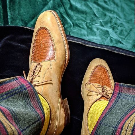 Ascot Shoes — Vintage Edward Green Dover built on the iconic 82... Ascot Shoes, Edward Green, Man Shoes, Shoes Vintage, Leather Thread, Grown Man, Women Men Shoes, Toe Designs, Custom Shoes