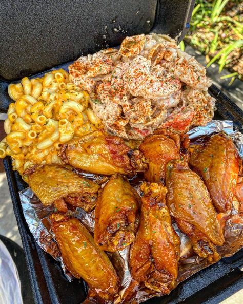 Seafood Soul Food, Southern Seafood Salad, Soul Food Pictures, Sticky Wings, Black Soul Food, Macaroni And Cheese Soul Food, Soul Food Meals, Soul Food Mac And Cheese Recipe, Soul Food Macaroni And Cheese