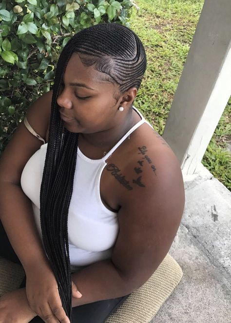 Small Lemonade Braids Hairstyles, Kim Braids, Small Feed In Braids Cornrows, Lemondae Braids, Small Lemonade Braids, Braids 2022, Baddie Braids, Hairstyles Round Face, Ladies Pictures