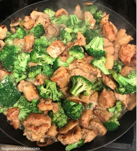 30 minute Chicken Sausage and Broccoli Paleo Chicken And Broccoli, Chicken Sausage And Broccoli, Sausage And Broccoli, Chicken Broccoli Stir Fry, Chicken Sausage Recipes, Chicken Broccoli Cheese, Chicken Bacon Ranch Casserole, Grandma's Recipes, Walnut Shrimp