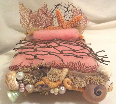 Miniature Mermaid House, Mermaid Fairy Garden, Fairy Bedroom Ideas For Adults, Mermaid Dollhouse, Mermaid Bed, Shell Bed, Mermaid House, Mermaid Garden, Fairy Bed