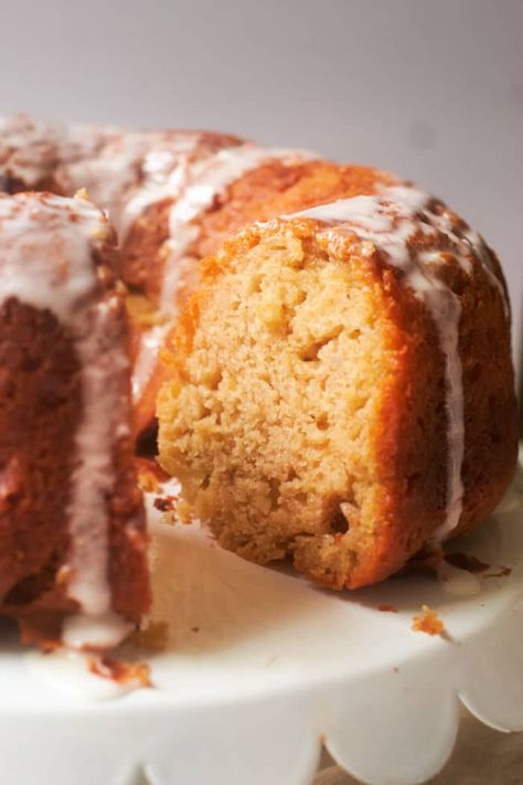 Cake Pan Banana Bread, Bundt Pan Banana Bread, Banana Bread Recipe Bundt Pan, Banana Bread In Bundt Pan, Babana Bread, Banana Bread Bundt Cake, Banana Bread Bundt, Bunt Cake Recipe, Rich Banana Bread