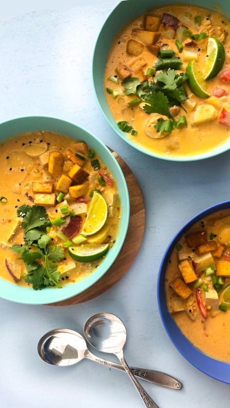 Spicy Tom Kha Soup - Vegan or Omni Options Tom Kha Soup, Easy Vegan Soup, Easy Asian Recipes, Instant Recipes, Vegan Soup Recipes, Winter Soups, Vegan Soups, Vegan Soup, Vegan Cooking