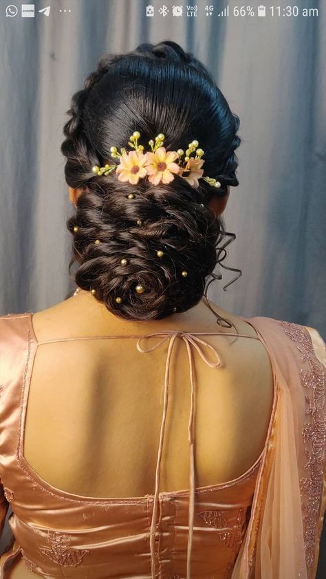 Pin by Nalini Govender on Hair | Bridal hair buns, Bridal hair inspiration, Curly hair styles easy Latest Hair Styles Wedding Indian, Latest Bun Hairstyles Indian, Bun Hairstyles Indian, Hair Style On Saree, Hair Styles Easy, Hairstyles Design, Wedding Bun Hairstyles, Engagement Hairstyles, Bridal Hairdo