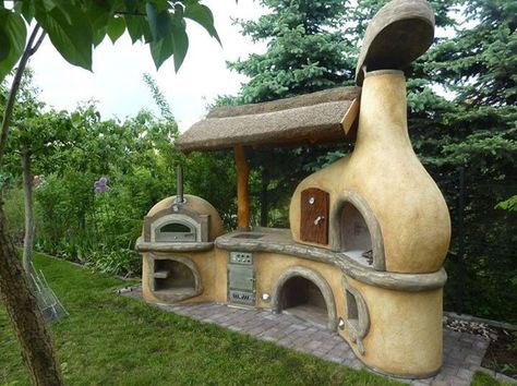 Cob Kitchen Ideas, Cob Shed, Aircrete Homes, Bohemian Bungalow, Cob Oven, Cob Building, Natural Building Materials, Earthship Home, Outdoor Oven