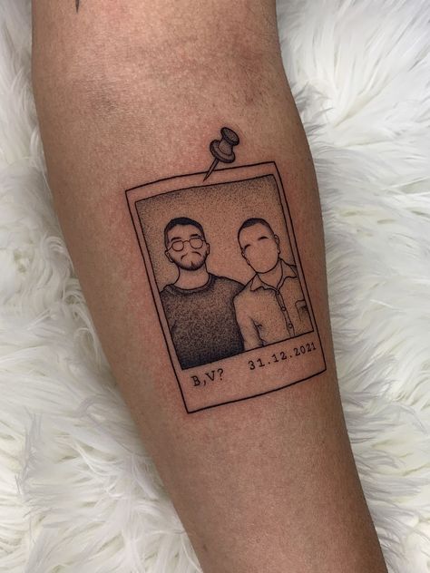 Tattoos Of Pictures People Outline, Poloroid Tattoo Pictures, Polaroid Tattoo Design, Polaroid Picture Tattoo, Polaroid Tattoo Ideas, Line Portrait Tattoo, Eye Of Horus Tattoo Design, Picture Outline Tattoo, Tattoo Designs Gemini