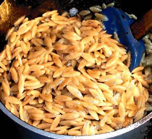 Side Dish Pasta, Toasted Orzo, Orzo Pasta Recipe, Orzo Pasta Recipes, Italian Side Dishes, Orzo Recipe, Recipe Photo, Potato Pasta, Recipe Pasta