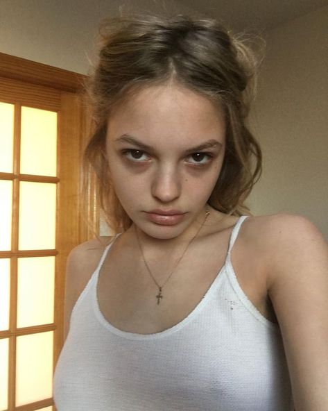 @alanabc • Instagram photos and videos Alana Champion, Lily Rose Depp, Lily Rose, 영감을 주는 캐릭터, French Girl, White Tank Top, White Tank, Look Chic, Dark Circles