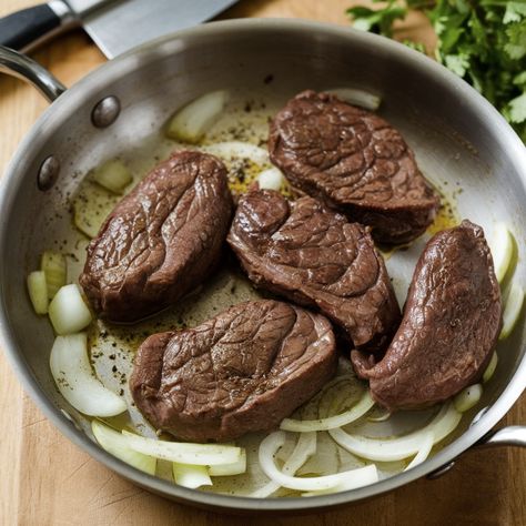 Close-up image of a perfectly cooked beef kidney dish garnished with fresh herbs and served alongside a rich sauce. Ideal for food lovers exploring unique and flavorful recipes. How To Cook Beef Kidneys, Beef Kidney Recipes, Beef Heart Recipe, Offal Recipes, Beef Kidney, Balanced Food, Kidney Recipes, Keto Carnivore, How To Cook Beef