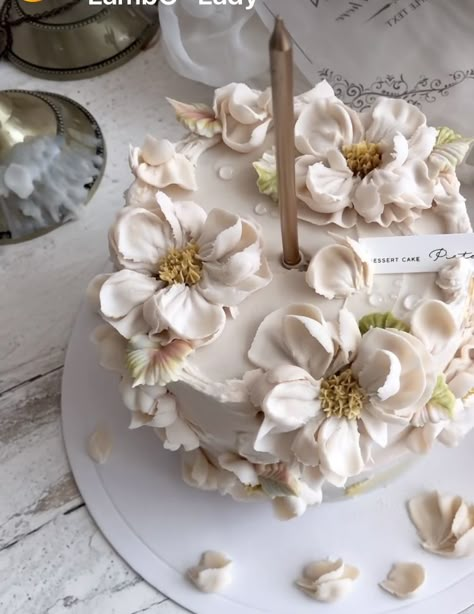 Pastry Chocolate, Birthday Cake Decorating Ideas, Cake Inspo, Pretty Dessert, Simple Birthday, Creative Birthday Cakes, Buttercream Flowers, Pretty Birthday Cakes, Cute Birthday Cakes