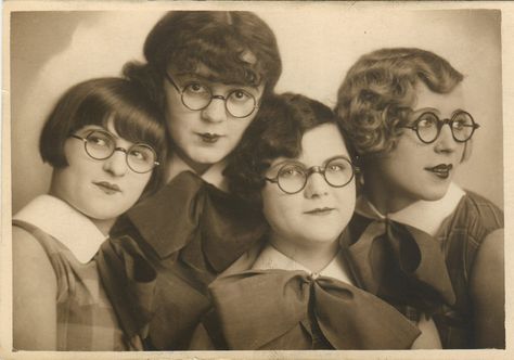 the fabulous spectacle sisters | by unexpectedtales Jean Shinoda Bolen, Portrait Vintage, Retro Photo, Wearing Glasses, Photo Vintage, Vintage Eyewear, Vintage Portraits, How To Pose, Vintage Pictures