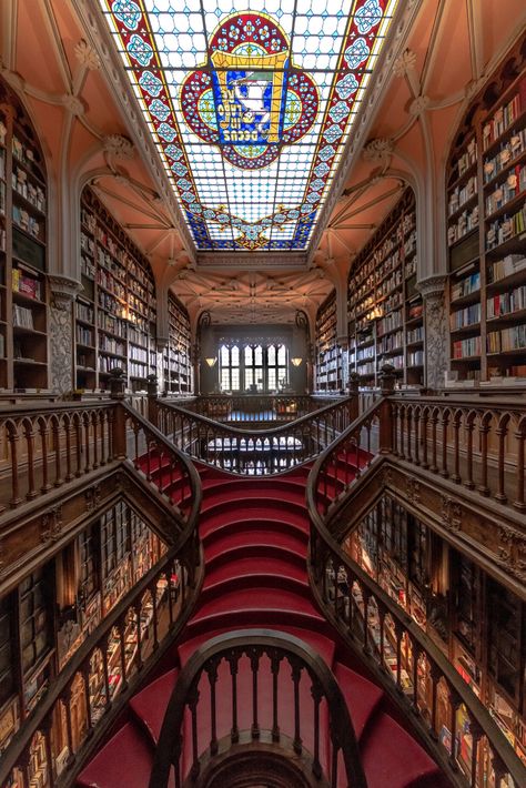 Red Staircase, Gothic Library, Livraria Lello, Victorian Library, Bookstore Design, Law School Life, Old Libraries, Traditional Books, Beautiful Library