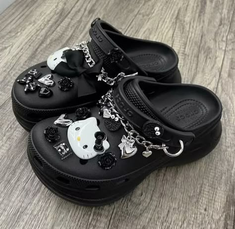 Black Crocs With Hello Kitty Charms, Cute Crocs Jibbitz Ideas, Kuromi Crocs, Emo Crocs, Black Crocs Aesthetic, Black Crocs With Jibbitz, Goth Crocs, Croc Jibbitz Ideas, Hello Kitty Crocs