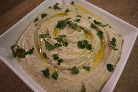 Italian White Bean Hummus: Fantastic Roasted Garlic Bean Dip - Summer Bakes the World White Bean Hummus Recipe, White Bean Hummus, Bean Hummus, Italian Parsley, Gluten Free Yeast Free, White Bean Dip, Cranberry Muffins, Make Hummus, Northern Beans