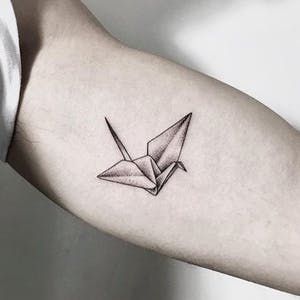 Tattoo uploaded by Luan Nardoni | Artist: Pablo Torre #blackwork #lineart #heart #brain #minimalistic | 479557 | Tattoodo Tattoo Crane, Paper Crane Tattoo, Origami Tattoo, Crane Tattoo, Symbolic Meanings, Chic Tattoo, Shape Tattoo, Muster Tattoos, Detailed Tattoo