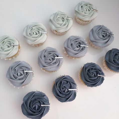 Oh my love for greys ... Grey ombré along with my pretty fancy sprinkles #cupcakes #cake #dessert #sweet #grey #ombré #ombrecupcakes… Grey Cupcakes, Decorative Desserts, Sprinkles Cupcakes, Silver Cupcakes, Fancy Sprinkles, Bridal Shower Inspiration, Cupcakes Cake, Custom Cupcakes, Shower Inspiration