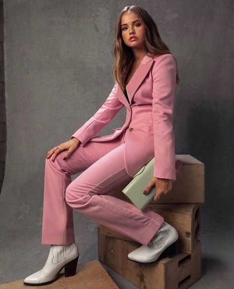 Bella Freud on Instagram: “Debby Ryan in our Pale Pink Velvet Isaacs Suit and Schoolboy Trouser. #bellafreud #bellafreudtailoring #debbyryan @debbyryan” Debbie Ryan, Human Model, Woman In Suit, Photos People, Celebrity Style Icons, Bella Freud, Debby Ryan, Pink Suit, Nina Dobrev