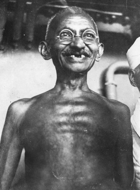 A 1931 photograph of a smiling Mahatma Gandhi. Mahatma Gandhi Photos, Human Rights Activists, History Of India, Marie Curie, Rare Pictures, James Dean, Indian History, Folk Song, Freedom Fighters