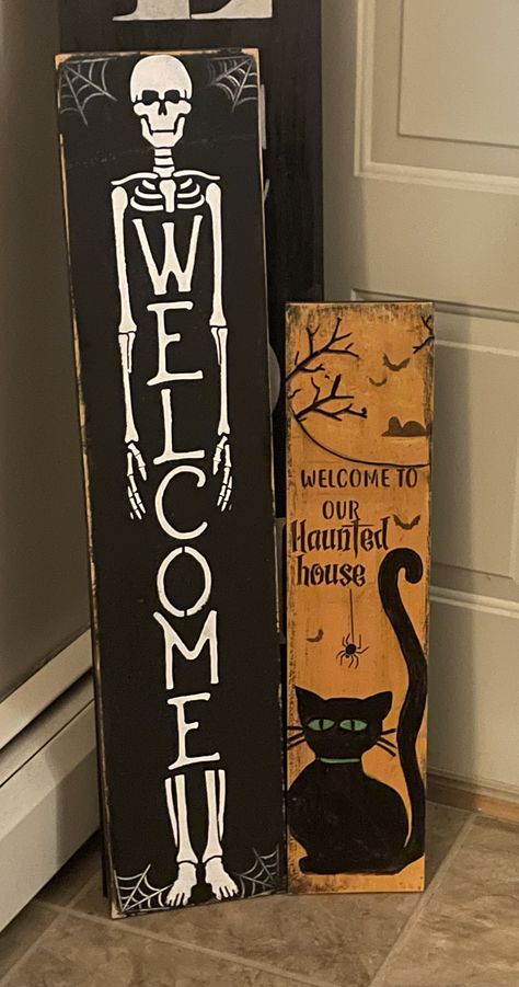 Happy Halloween Porch Leaners, Halloween Porch Boards, Autumn Porch Signs, Halloween Signs Diy Wood Crafts, Painted Boards Ideas, Painted Halloween Signs, Fall Signs Wooden Diy, Welcome Sign Halloween, Wood Halloween Decorations