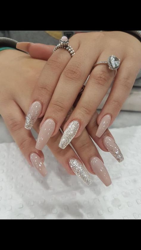 Prom Nails Red, Nails With Glitter, Nails 2018, Dip Powder Nails, Nails Inc, Prom Nails, Glitter Nail Art, Coffin Nails Designs, Pretty Acrylic Nails