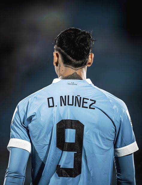 Darwin Nunez Hairstyle, Darwin Nunez Hair, Darwin Nunez Uruguay, Darwin Nunez, Soccer Hair, Man Bun Hairstyles, Undercut Designs, Men Haircut, You'll Never Walk Alone