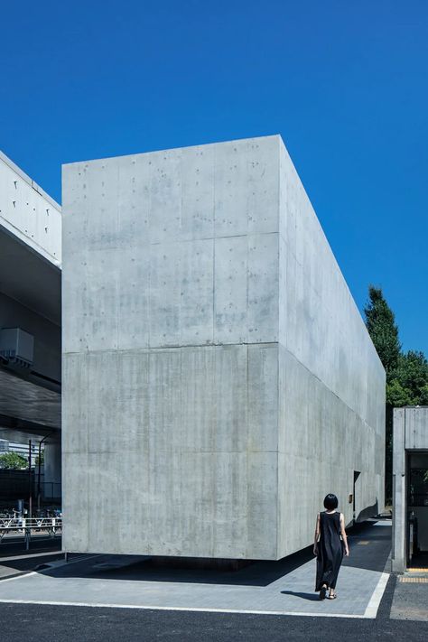 suppose design office shapes public toilet in tokyo like floating concrete cube Cubes Architecture, Concrete Cube, Box Architecture, Floating Architecture, Public Toilet, Simple Building, Concrete Houses, Concrete Architecture, Concrete Building