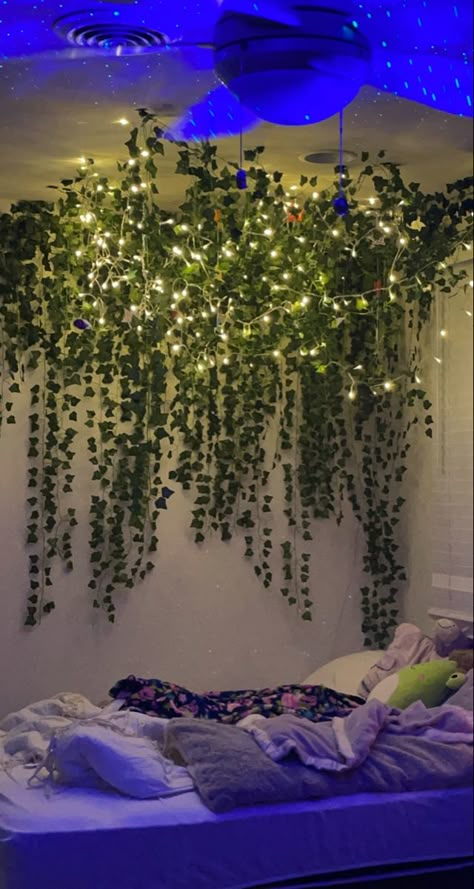 Fairy Bedroom Decor Ideas, Vines And Twinkle Lights Bedroom, Mystical Living Room Ideas, Pandora Avatar Room Ideas, Moss Room Ideas, Pandora Room Ideas, Wisteria Aesthetic Room, Vines And Flowers On Ceiling Bedroom, Fake Vine Canopy Over Bed